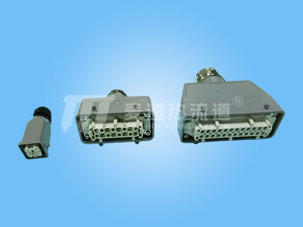 Hot runner socket
