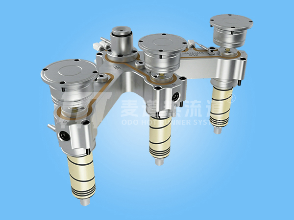 
What are the hot runner molds divided into?
